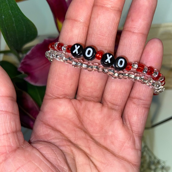 Handmade XOXO Alphabet Glass Beaded Bracelet - Picture 6 of 6